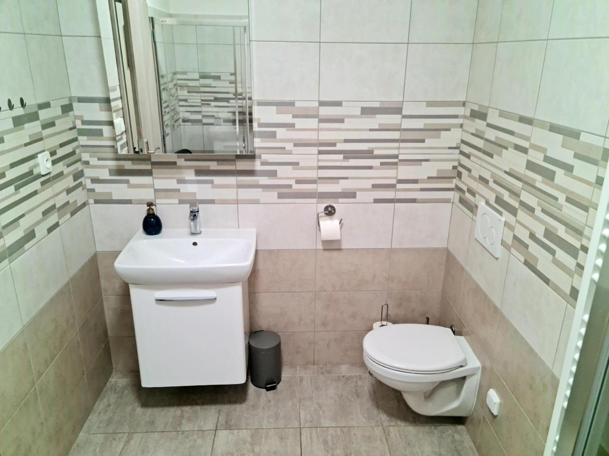 Apartmany Zirec ดวูร์กราโลเว นัด ลาเบม ภายนอก รูปภาพ